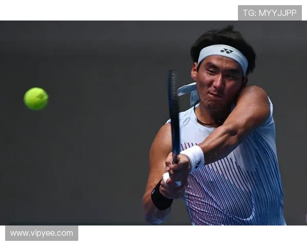 中国网球新星闪耀国际赛场展现强大实力引领亚洲网坛新风潮 中国网球新星闪耀国际赛场展现强大实力引领亚洲网坛新风潮