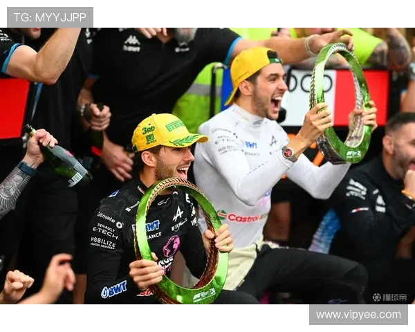 F1赛季战况激烈 多支车队竞争激增 引发全球车迷热议