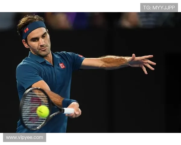 网球巨星费德勒再入澳网赛场,备战新赛季 网球巨星费德勒再入澳网赛场,备战新赛季