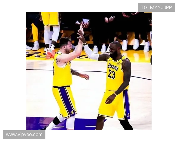 詹姆斯复出带队大胜勇士,湖人迎来赛季关键胜利,年轻球员表现亮眼 詹姆斯复出带队大胜勇士,湖人迎来赛季关键胜利,年轻球员表现亮眼