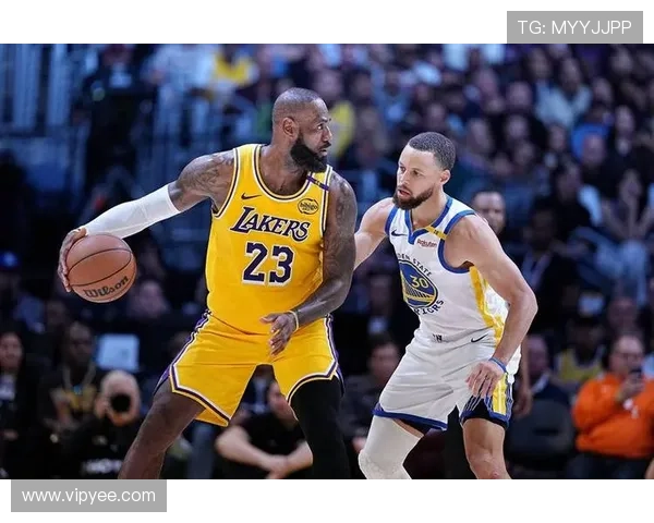 NBA最新动向:詹姆斯领衔湖人迎战勇士库里复出伤情引关注 NBA最新动向:詹姆斯领衔湖人迎战勇士库里复出伤情引关注