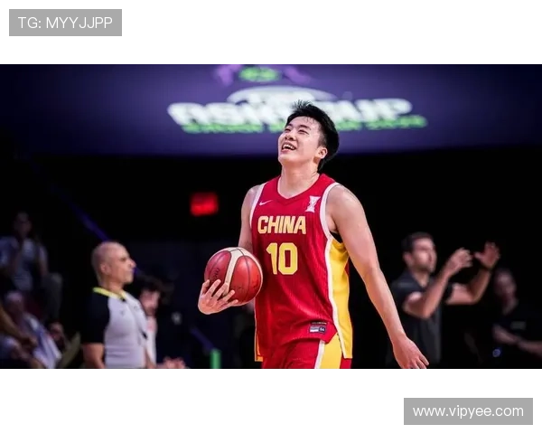 中国男篮惜败美国队 双方激烈对抗呈现精彩赛况 中国男篮惜败美国队 双方激烈对抗呈现精彩赛况