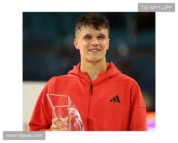 新科冠军横空出世点燃本赛季网坛激情对决持续升温风云再起赛场上