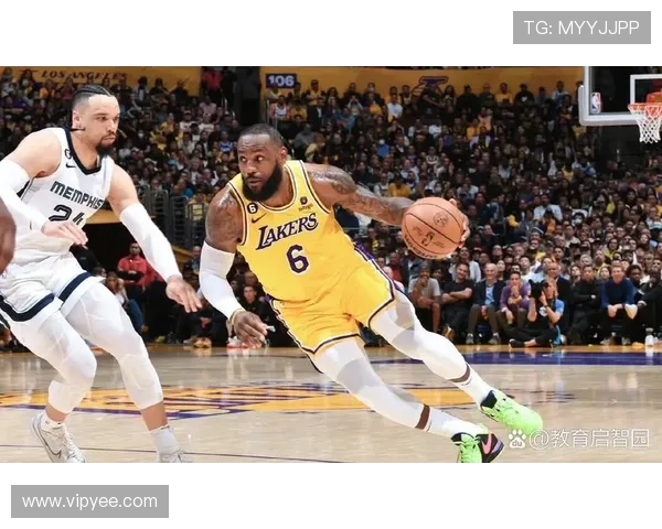 湖人队强势逆袭，詹姆斯领衔全队复苏成功冲击季后赛