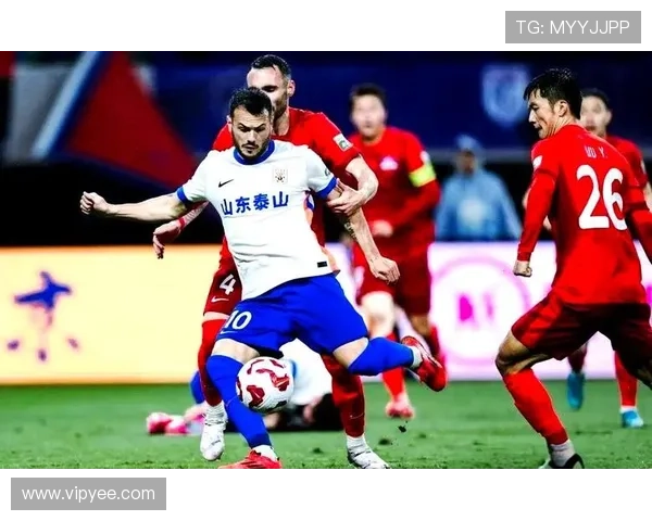 足球世界杯激战正酣 中国队表现亮眼 晋级四强掀起全国狂欢热潮